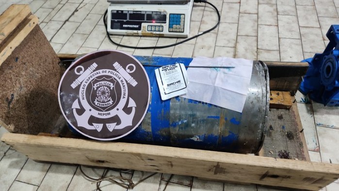 PF apreende 10 kg de pasta base de cocaína em embarcação