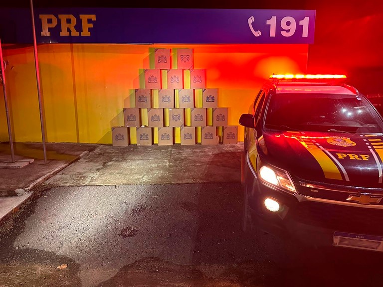 Em Porto Velho/RO, PRF realiza apreensão de cigarros importados
