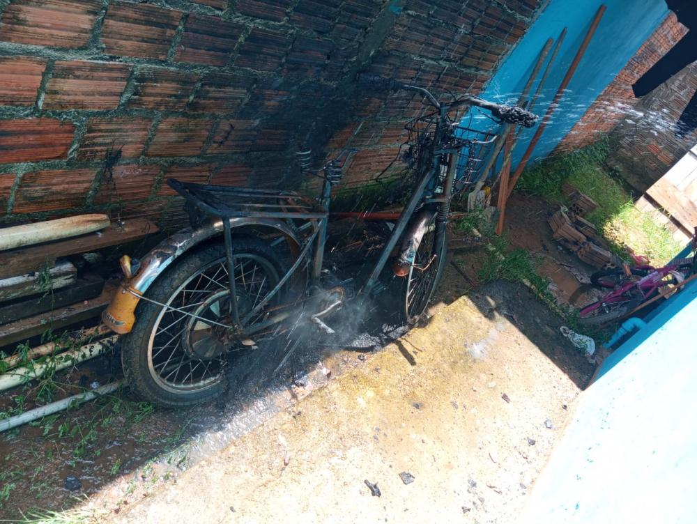 BICICLETA ELÉTRICA PEGA FOGO NO BAIRRO CAETANO
