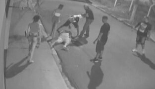 NO MEIO DA RUA: Homem vítima de tentativa de homicídio é encontrado em frente à conveniência