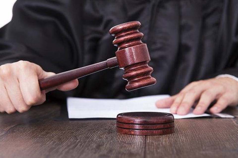 Decisão judicial de RO garante remuneração a vereador afastado durante processo de cassação