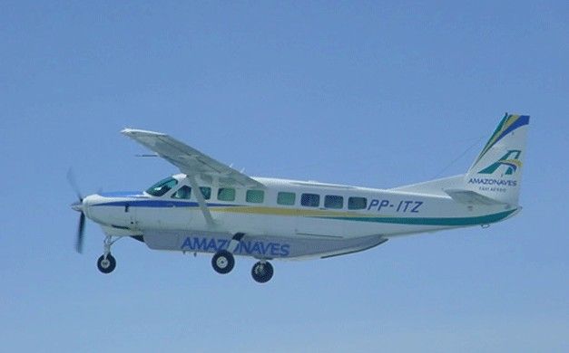 Avião cai em Manaus e 7 morrem, dizem bombeiros