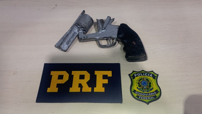 Em Porto Velho/RO, PRF apreende arma de fogo
