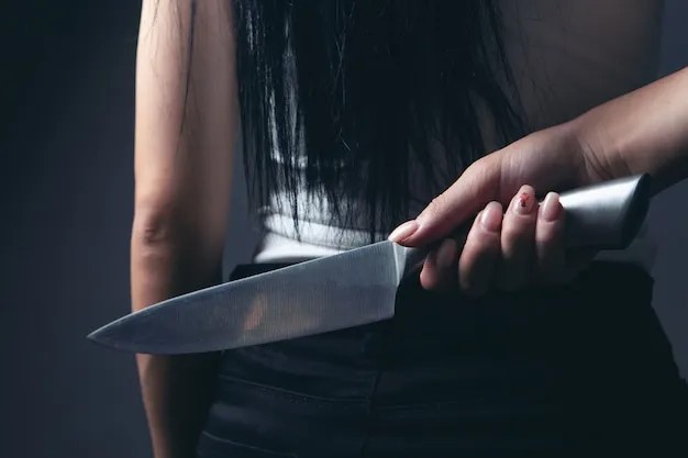 Homem é esfaqueado nas costas durante briga com mulheres