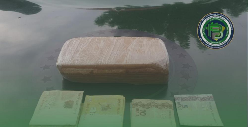 MULHER É PRESA PELA POLÍCIA MILITAR COM UM QUILO DE ENTORPECENTE EM PORTO CLANDESTINO DE GUAJARÁ MIRIM