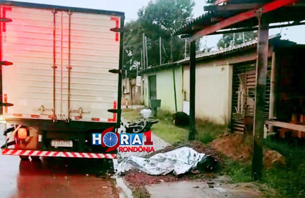 Jovem motociclista morre após bater na traseira de caminhão parado na zona leste da capital