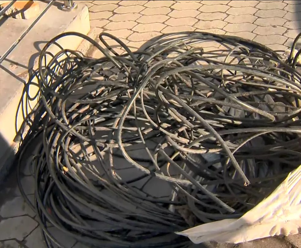 GUAJARÁ-MIRIM – POLÍCIA MILITAR PRENDE SUSPEITO DE FURTO DE FIOS ELÉTRICOS EM ANTIGA CASA DE SHOW