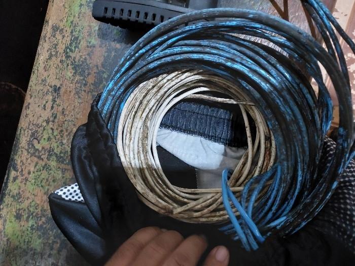 GUAJARÁ-MIRIM – POLÍCIA MILITAR PRENDE SUSPEITO POR FURTO DE FIOS ELÉTRICOS