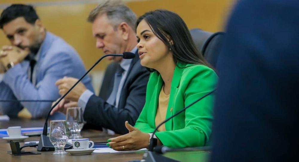 Dra Taíssa propõe distribuição gratuita de uniforme para alunos da rede estadual que possuem Cadastro Único