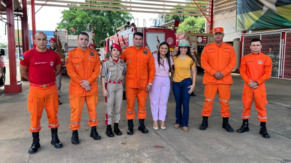 Dra Taíssa faz visita ao Projeto Bombeiro Militar Mirim em Ariquemes