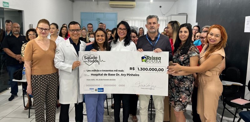 Dra. Taíssa faz entrega simbólica de cheque de 1,3 milhão para o Hospital de Base Ary Pinheiro