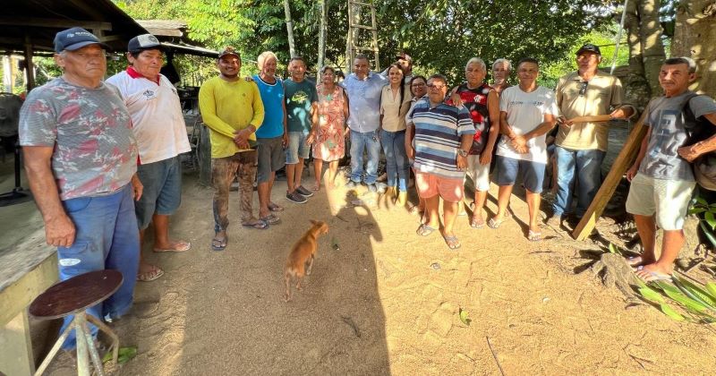 Dra. Taíssa recebe demandas da comunidade da linha do Caju em Candeias do Jamari