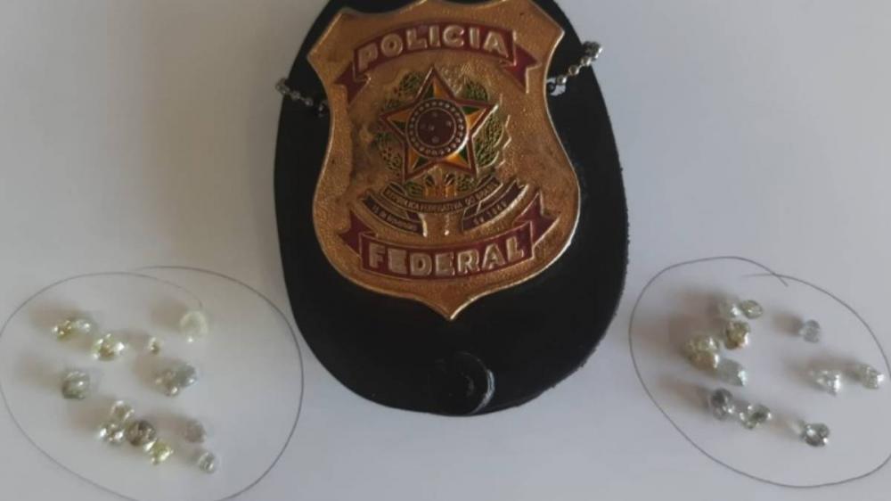 PF RO prende duas pessoas que transportavam diamantes para comercialização