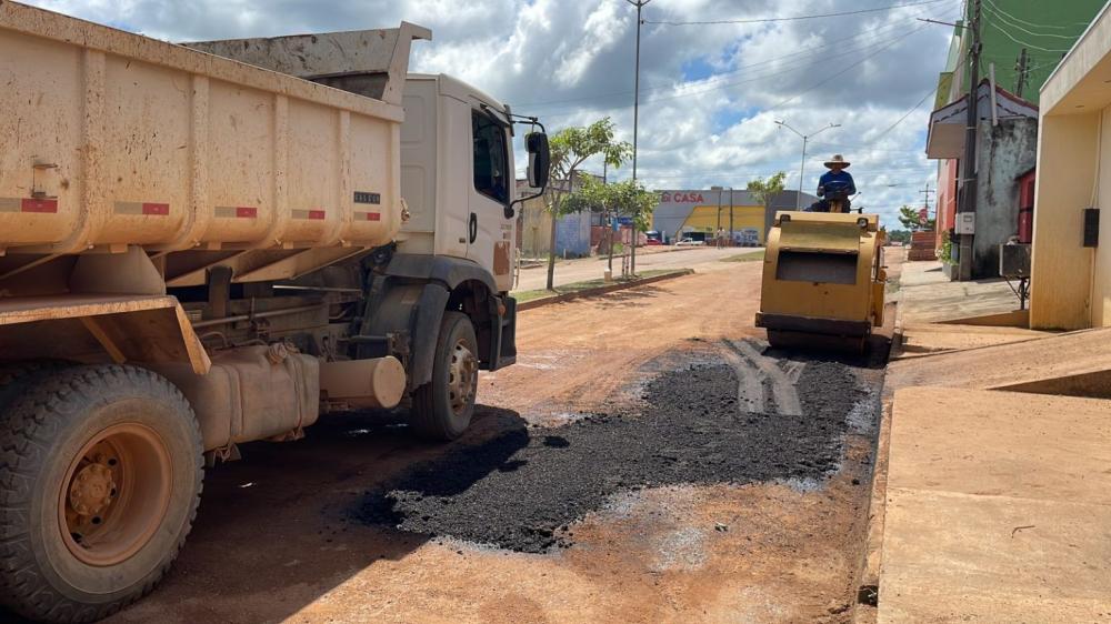 Operação Tapa-buracos: Prefeitura de Nova Mamoré faz manutenção de Avenidas