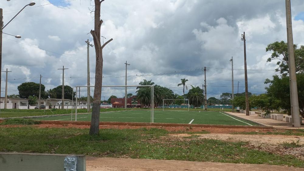 CAMPO SINTÉTICO PRATICAMENTE ABANDONADO SEM MESMO TER SIDO TERMINADO A OBRA