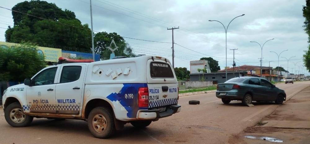 GUAJARÁ-MIRIM – CONDUTOR EM FUGA COLOCA VIDAS EM RISCO E É DETIDO PELA PM