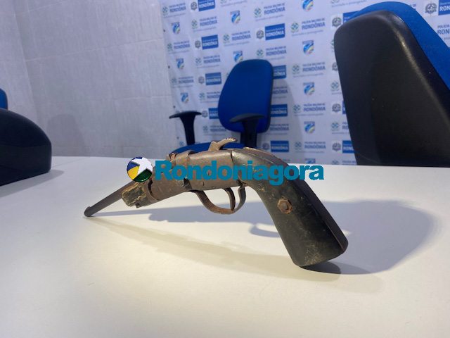 Criminoso é preso armado e com moto roubada