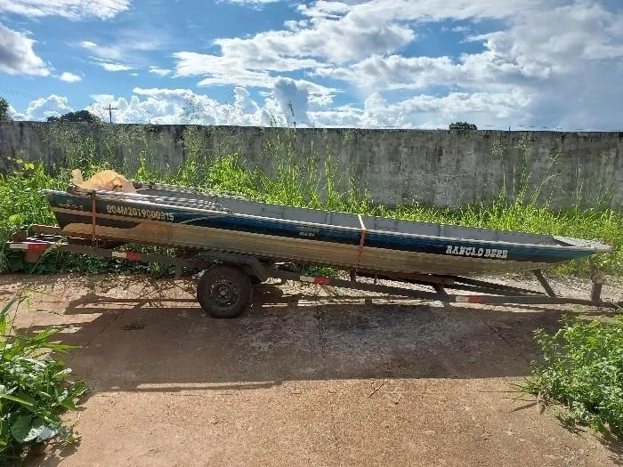 GUAJARÁ-MIRIM – POLÍCIA MILITAR RECUPERA EMBARCAÇÃO FURTADA