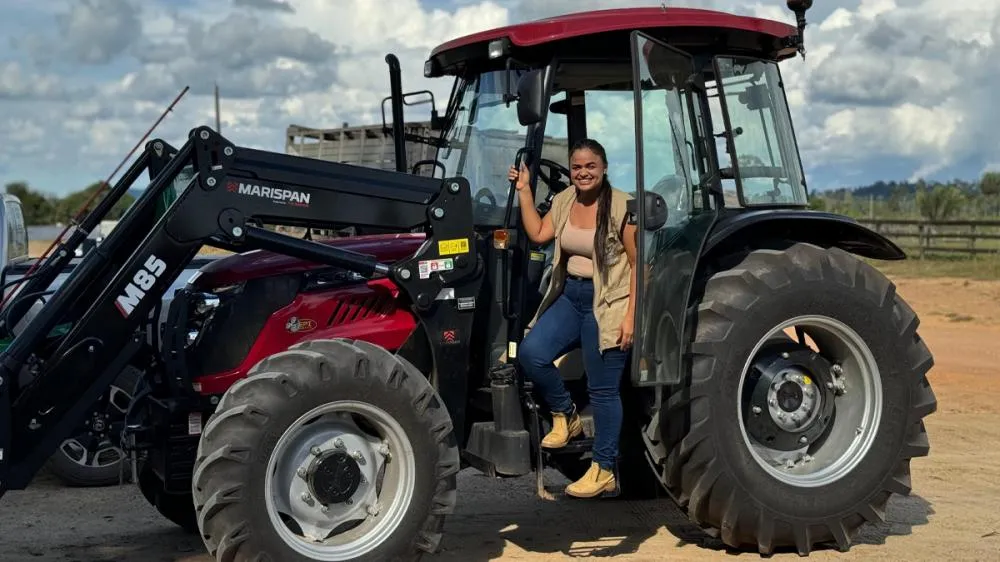 Dra. Taíssa participa da entrega de maquinário à produtores rurais da linha 29 Buriti em Nova Dimensão