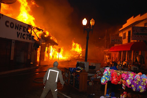 Incêndio destrói casa no bairro planalto enquanto dono estava trabalhando em um sítio na Comara.