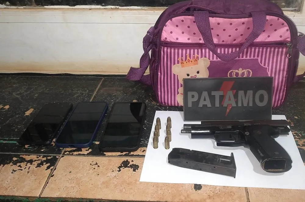 POLÍCIA MILITAR PRENDE GRUPO POR PORTE ILEGAL DE ARMA DE FOGO