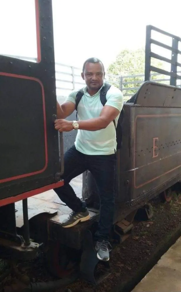 PROFESSOR CARLOS DEFENDE A IDEIA DA CONSTRUÇÃO DE UMA ESCOLA DE ENSINO MÉDIO NO BAIRRO PRÓSPERO.
