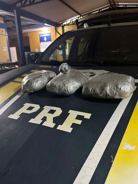 Em Guajará-Mirim/RO, PRF apreende maconha sendo transportada por um menor de idade
