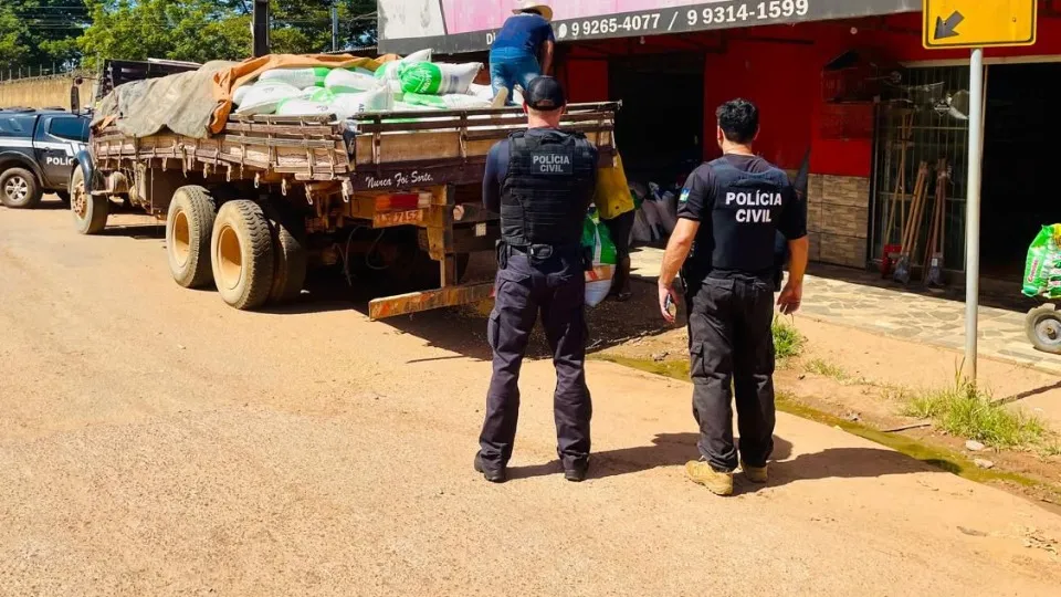 Empresário é preso ao ser flagrado com 250 sacas de milho furtadas