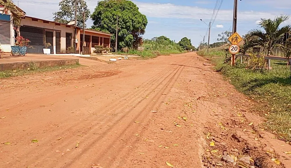 MORADORES RECLAMAM DE ABANDONO DE RUA 