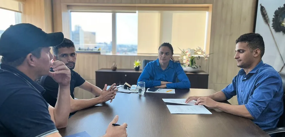 Dra Taíssa ouve demandas dos produtores rurais do distrito de Triunfo