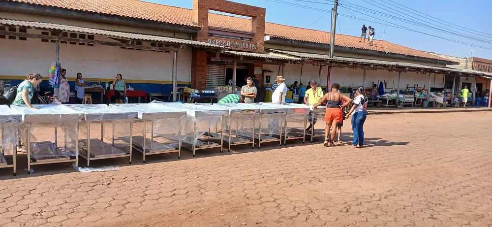 Emenda parlamentar da Dra. Taíssa valoriza feirantes em Guajará-Mirim com aquisição de tendas e mesas