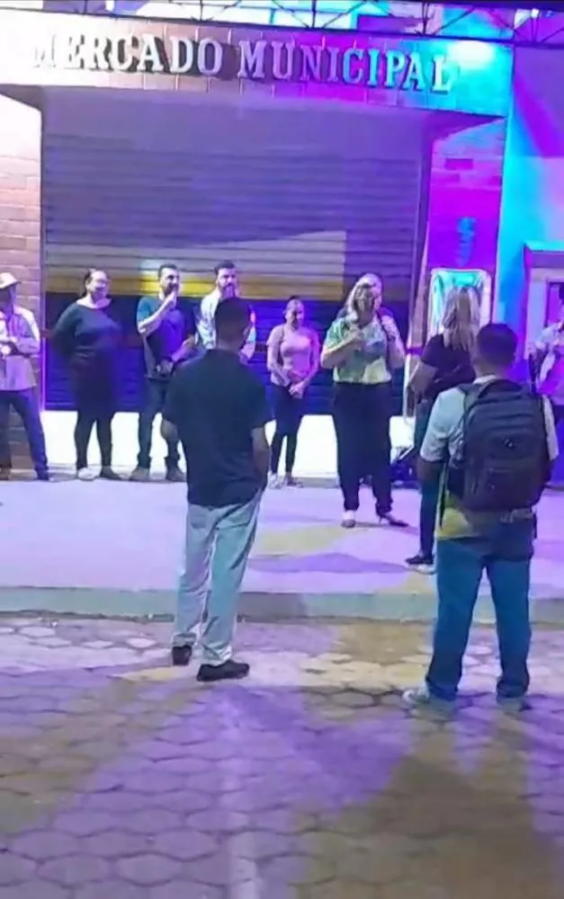 OBRA DO MERCADO MUNICIPAL INAUGURADA NO INÍCIO DA NOITE, APRESENTA IRREGULARIDADES DURANTE A MADRUGADA