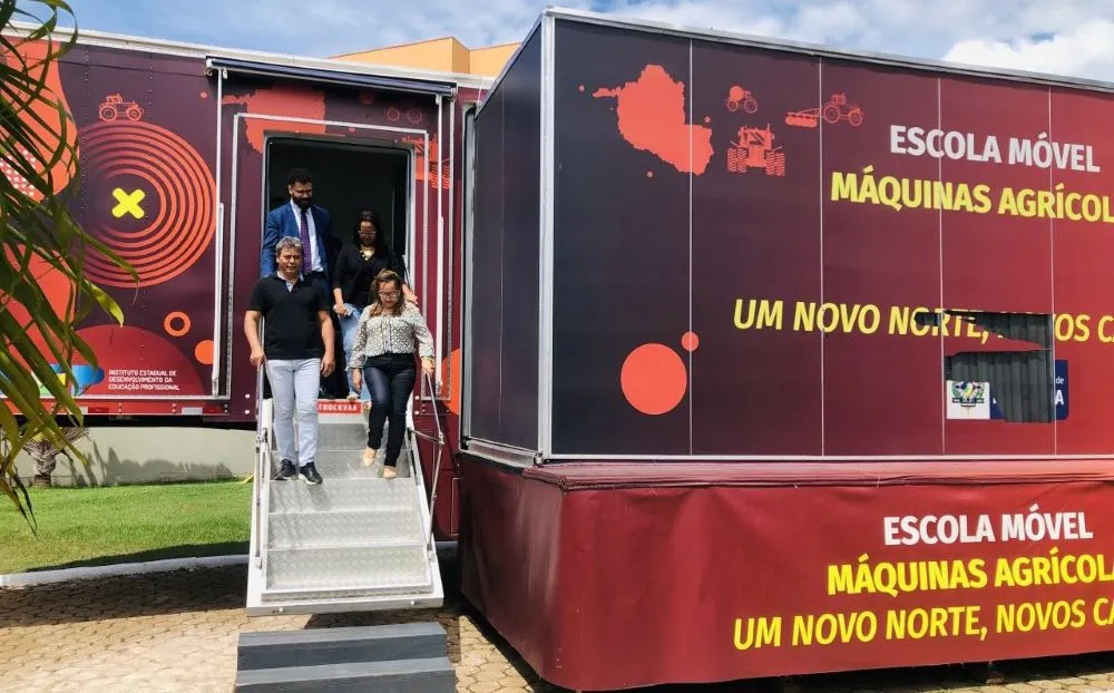 Dra. Taíssa solicita cursos profissionalizantes por meio da Escola Móvel do Idep em Porto Velho