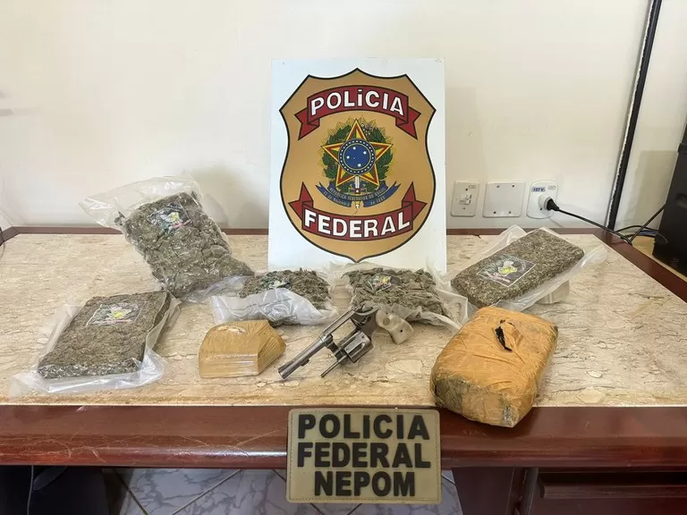 Em Guajará-Mirim-RO, PF prende uma pessoa em flagrante por tráfico de drogas e porte ilegal de arma de fogo