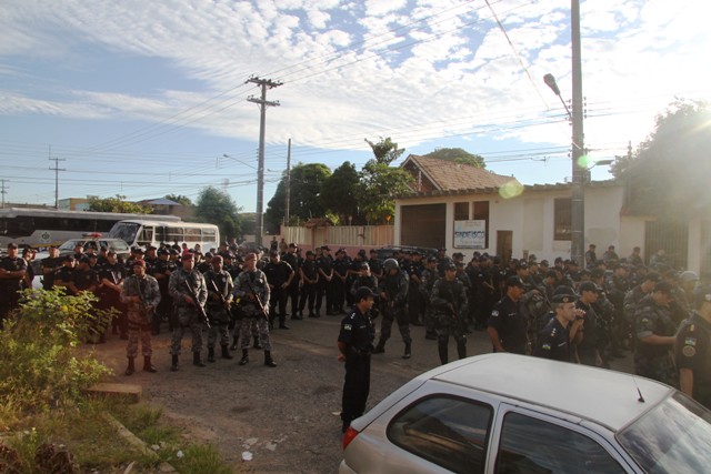 PARALISAÇÃO - Manifestantes dissem que vão resistir caso a tropa de choque tente acabar com ação no 1ºBPM - FOTOS