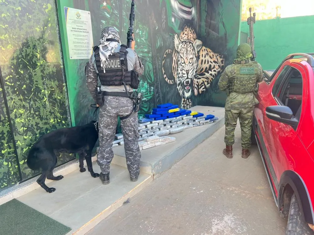 PROTETOR DAS FRONTEIRAS: POLÍCIA MILITAR APREENDE VEÍCULO E CERCA DE 70 KG DE ENTORPECENTES