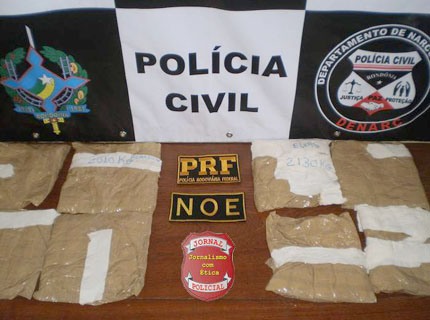 OPERACÃO NA FRONTEIRA - PRF e DENARC prendem dois homens com mais de quatro quilos de cocaína