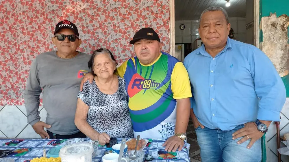 ANIVERSÁRIO DE DONA SANTINHA
