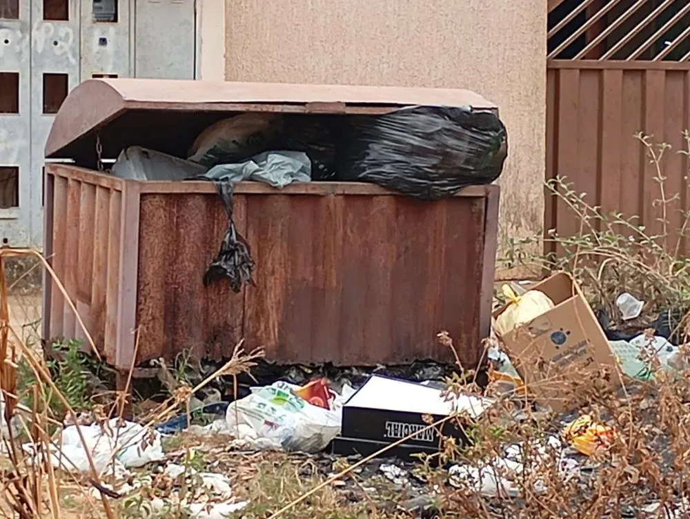 SEM COLETA: BAIRRO SOFRE SEM COLETA DE LIXO HÁ UMA SEMANA 