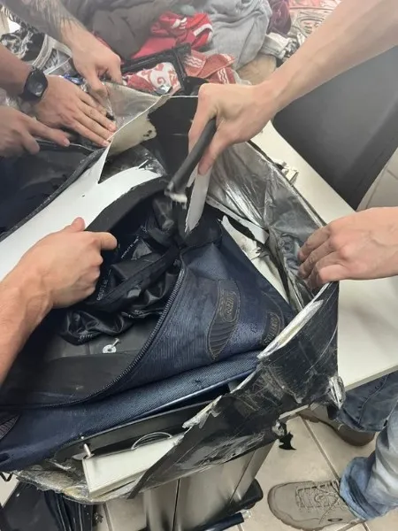 PF prende homem com drogas em mala de viagem no aeroporto da capital