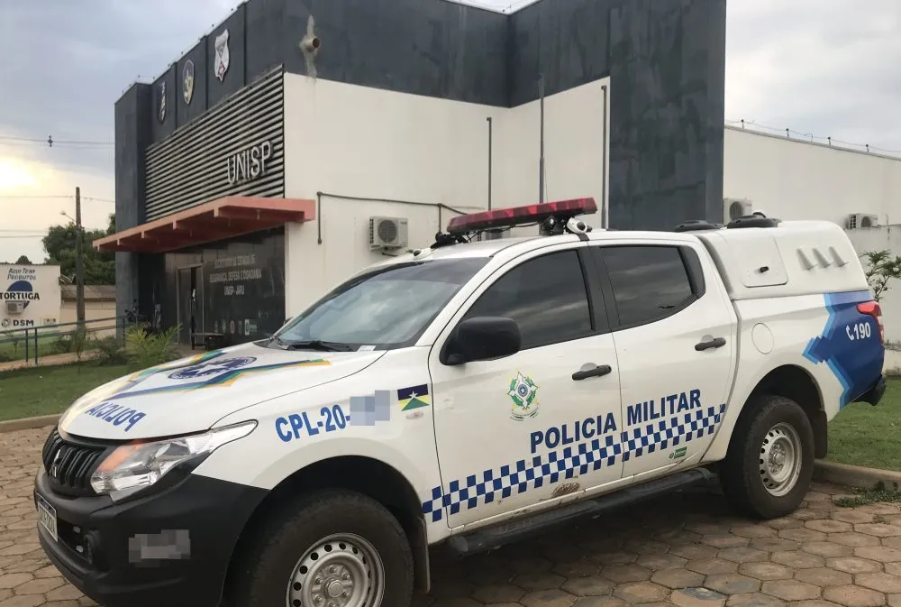 Mulher mata o marido e se entrega à polícia