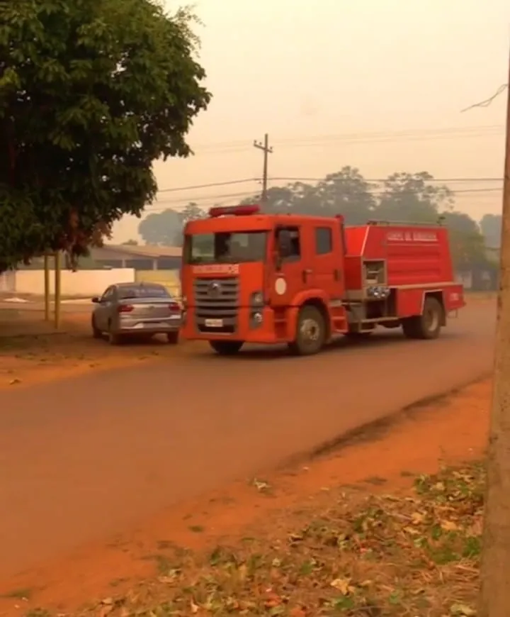 CÃO É RESGATADO DE DENTRO DE UM POÇO PELA EQUIPE DO CORPO DE BOMBEIROS EM GUAJARÁ-MIRIM