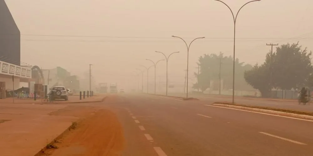 FUMAÇA ESTÁ CADA DIA PIORANDO A VISIBILIDADE E CRIANDO PROBLEMAS DE SAÚDE PARA A POPULAÇÃO