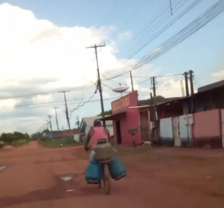 “COMÉRCIO CLANDESTINO DE GÁS AVANÇA DIARIAMENTE NA FRONTEIRA ENTRE GUAJARÁ-MIRIM E GUAYARAMERIN”