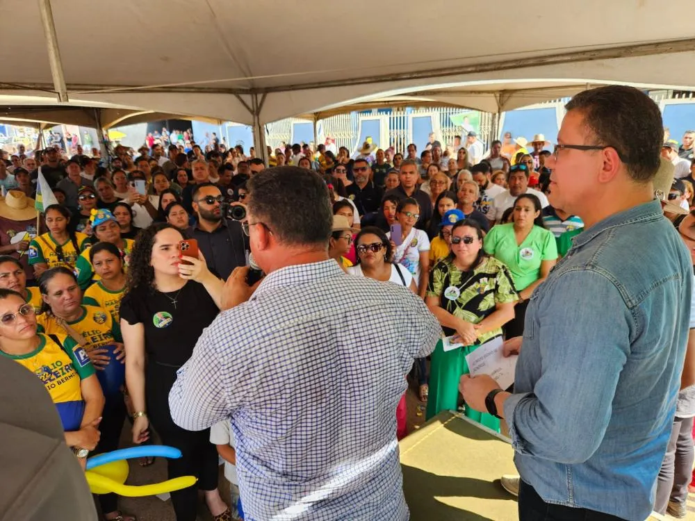 Governador Marcos Rocha participa de comício em apoio à reeleição de Marcélio Brasileiro em Nova Mamoré