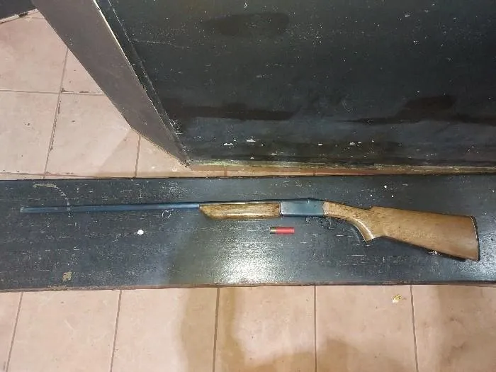 HOMEM É PRESO POR PORTE ILEGAL DE ARMA DE FOGO EM GUAJARÁ-MIRIM
