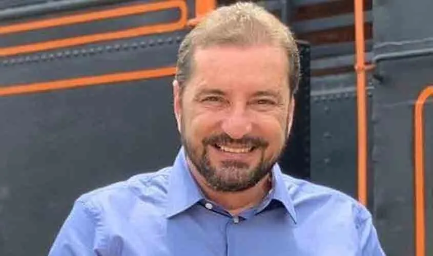 AVIÃO COM O PREFEITO HILDON CHAVES FAZ POUSO DE EMERGÊNCIA EM PORTO VELHO APÓS FALHA NO TREM DE POUSO