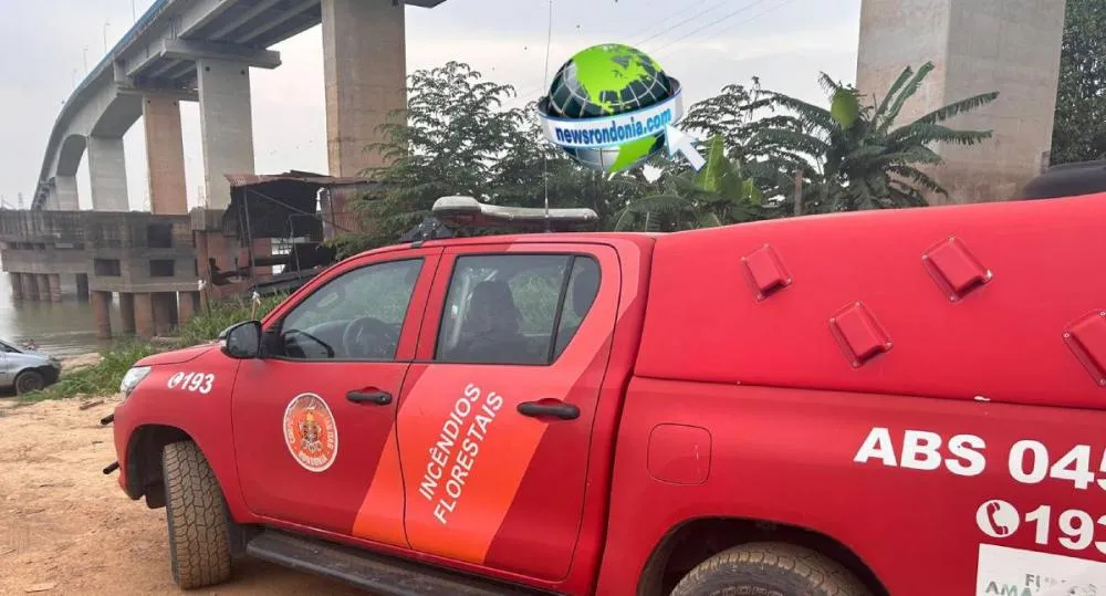 Bombeiros fazem buscas por jovem que pulou da ponte no Rio Madeira