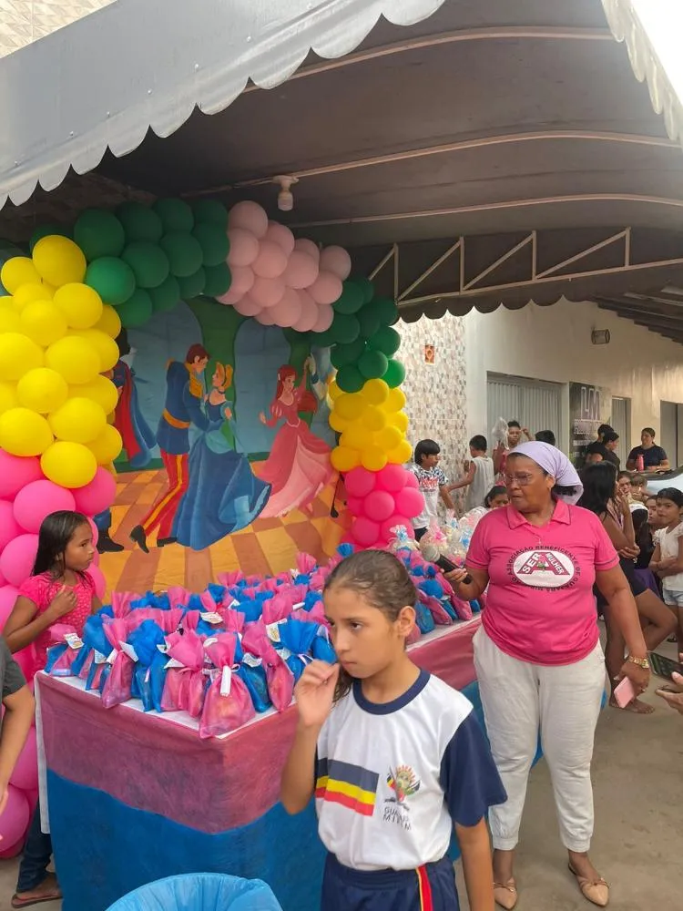 PROFESSORA LUCILA DA SER MULHER REALIZA GRANDE FESTA PARA CRIANÇAS E CONTINUA SEU TRABALHO SOCIAL APÓS ELEIÇÕES