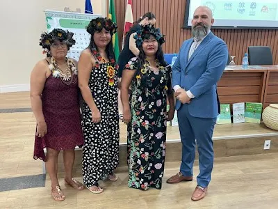 JUIZ E EQUIPE DO NÚCLEO PSICOSSOCIAL DE GUAJARÁ-MIRIM LANÇAM LIVROS DIDÁTICOS EM LÍNGUA WARI